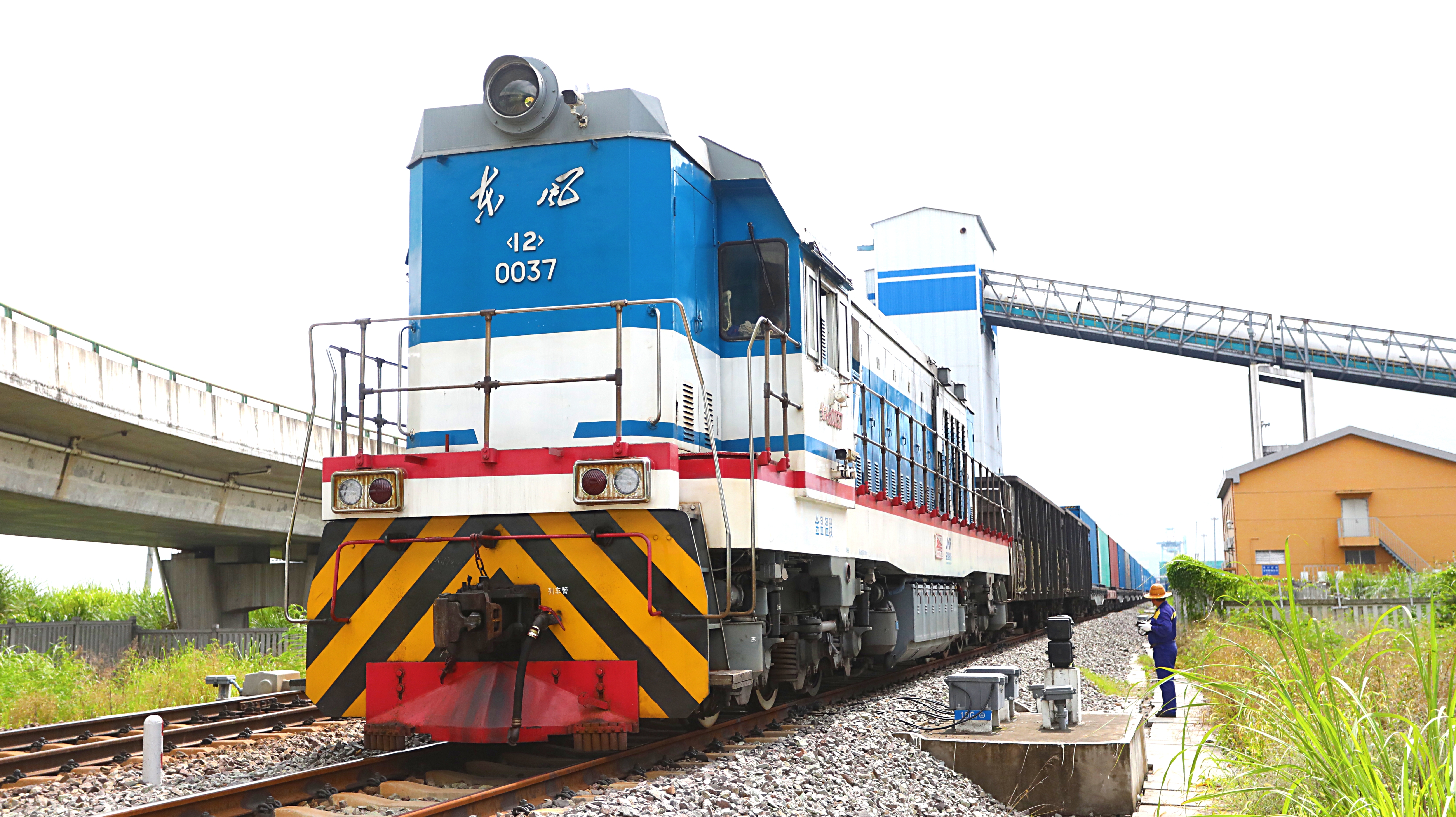 10000+！！！尊龙人生就是博首页海铁联运箱量超去年总量